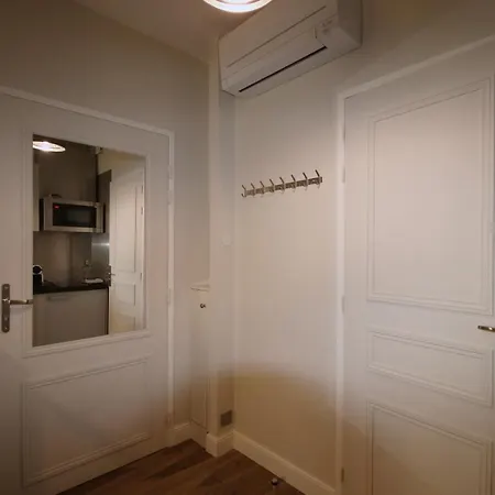 Duplex Climatisé En Hyper Centre De *